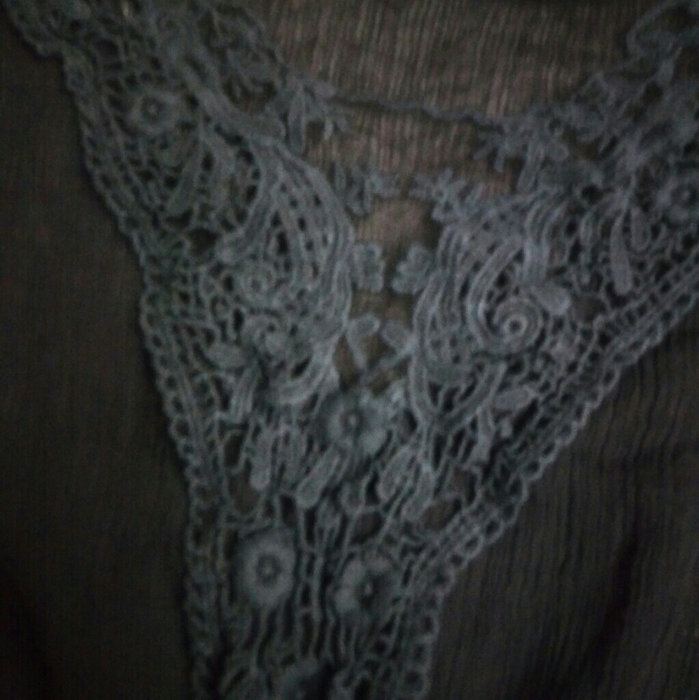 Cute top - Picture 2 of 2
